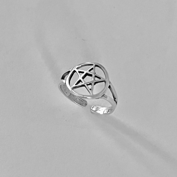 Sterling silver pentagram toe ring, silver pentagram toe ring, pentagram ring - Picture 1 of 7